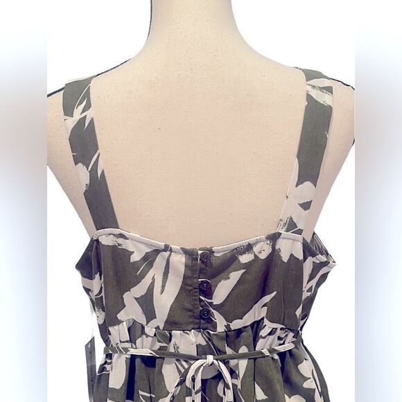 Emma & Michele -Smocked Floral print Maxi Dress. Size: Large Color: Olive/White - Picture 4 of 10